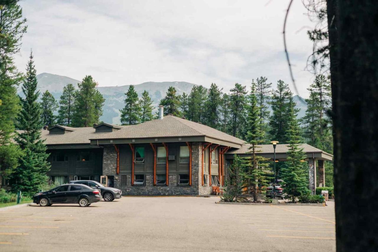 Mountaineer Lodge Lake Louise Dış mekan fotoğraf